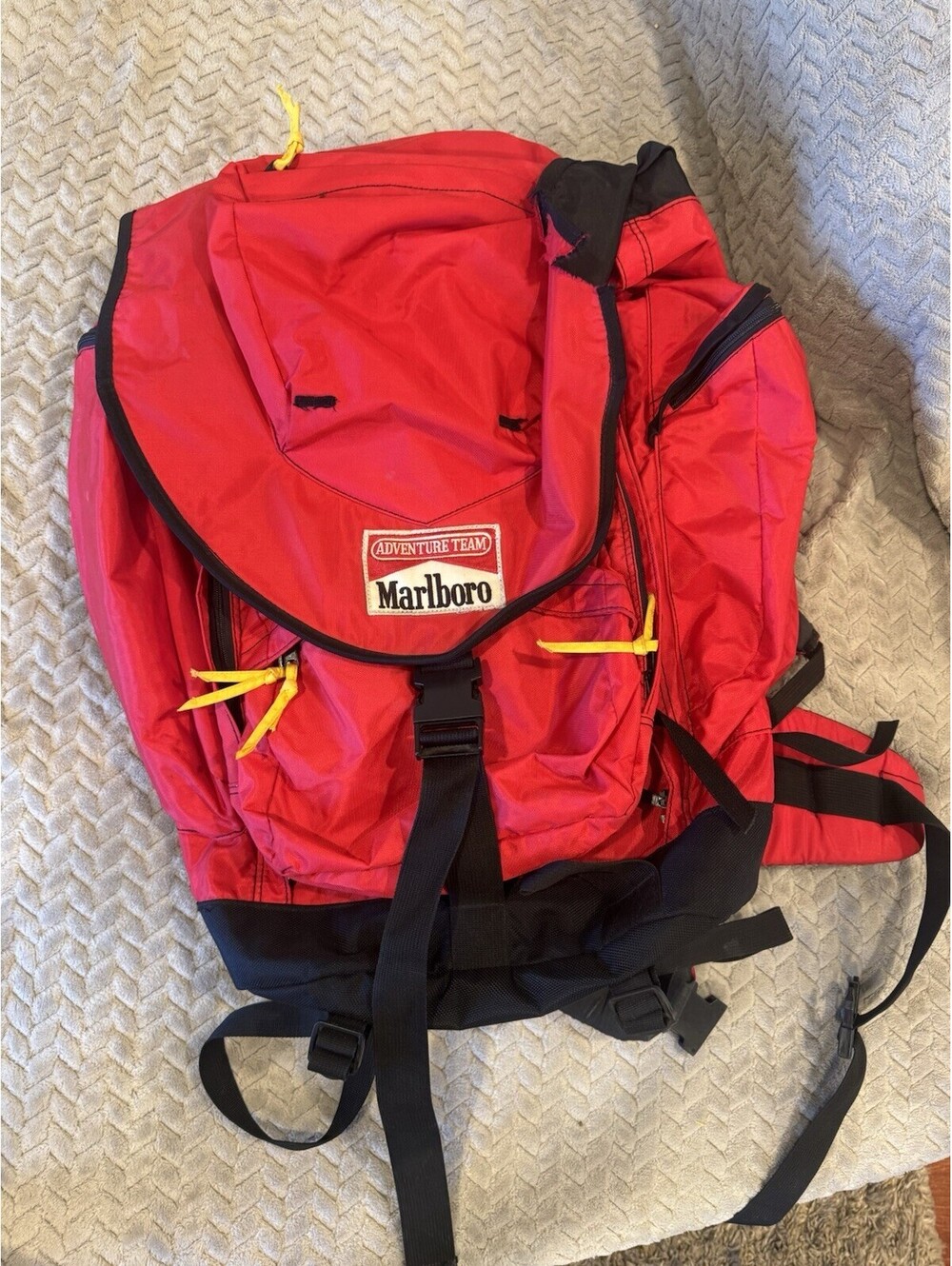 Vintage 90's Marlboro: Adventure Team Large. Zipper Half Broke To Connect Small